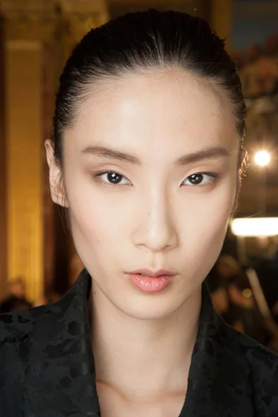 Look 16